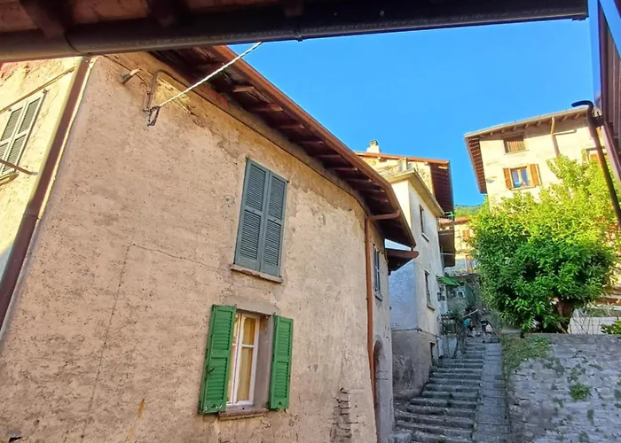 La Piccola Via Delle Rose * Faggeto Lario