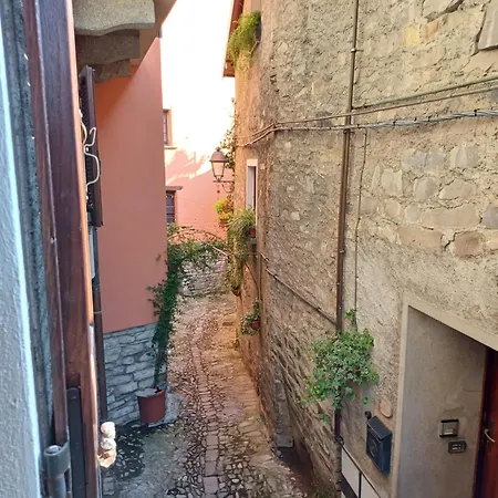 Lägenhet La Piccola Via Delle Rose Faggeto Lario