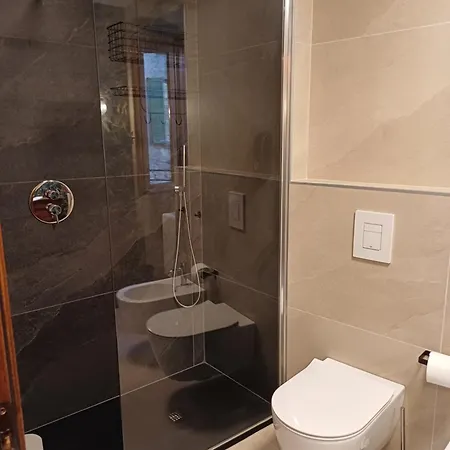 La Piccola Via Delle Rose 파게토 라리오