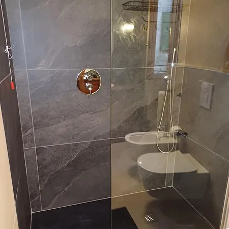 La Piccola Via Delle Rose *