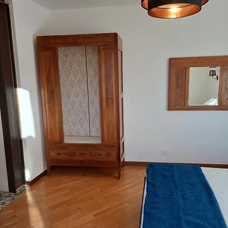 La Piccola Via Delle Rose Faggeto Lario