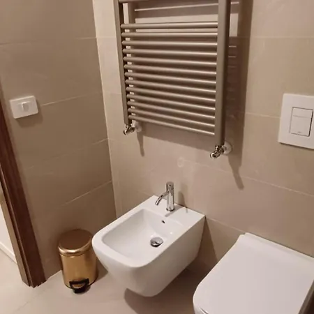 La Piccola Via Delle Rose 파게토 라리오