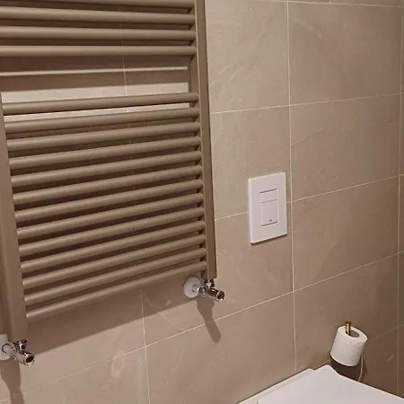 La Piccola Via Delle Rose 파게토 라리오