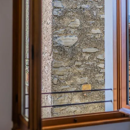 La Piccola Via Delle Rose Faggeto Lario