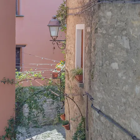 La Piccola Via Delle Rose