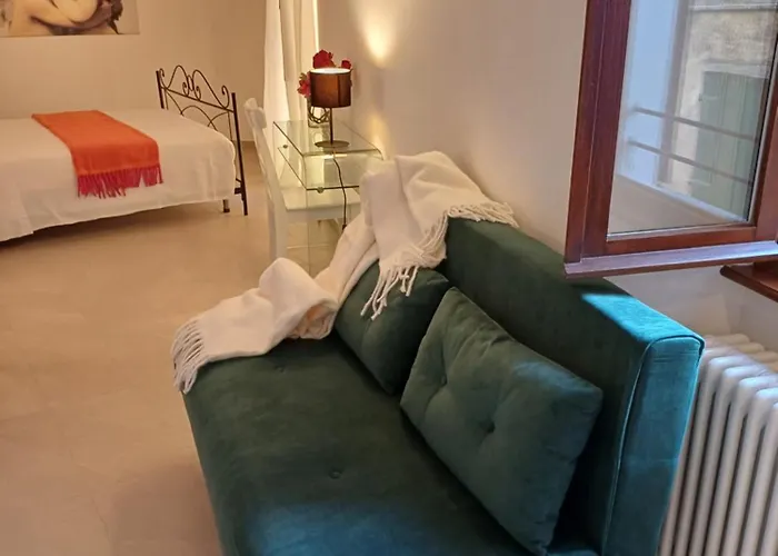 La Piccola Via Delle Rose Faggeto Lario