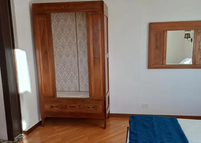 La Piccola Via Delle Rose Faggeto Lario