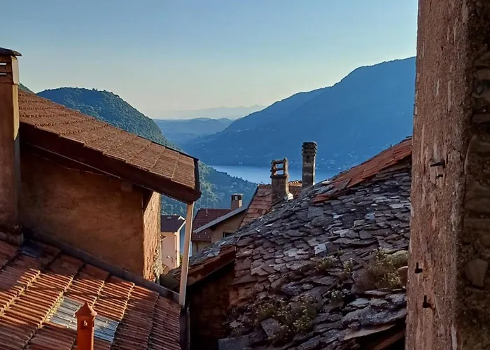 La Piccola Via Delle Rose * Faggeto Lario