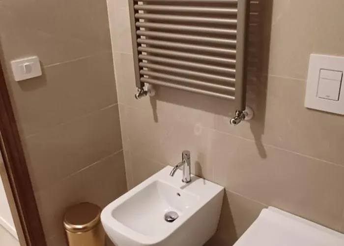 La Piccola Via Delle Rose Faggeto Lario