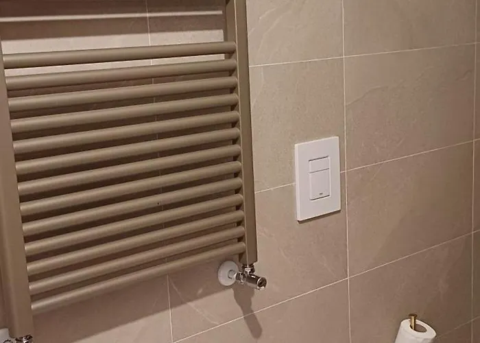 La Piccola Via Delle Rose Faggeto Lario